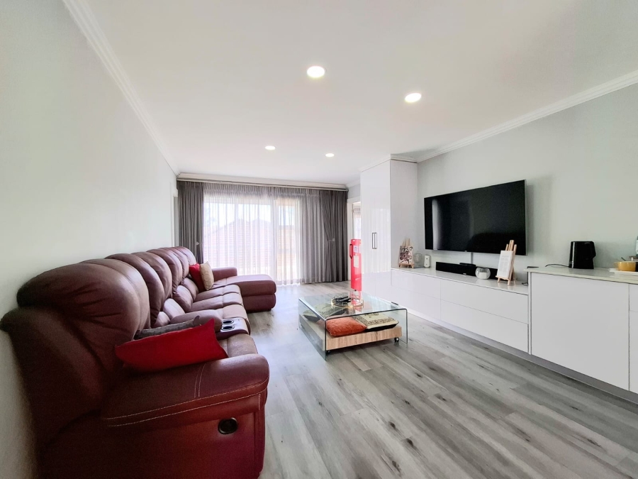 6 Bedroom Property for Sale in Beacon Bay Eastern Cape